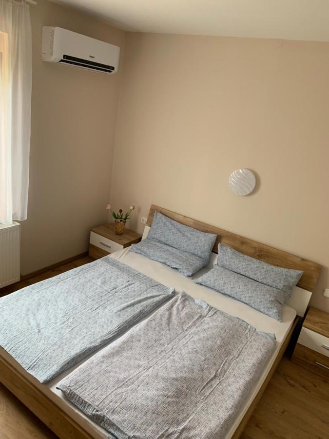 Zsuzsa Apartman Hajduszoboszlo Exterior photo