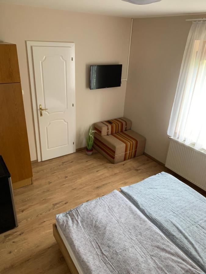 Zsuzsa Apartman Hajduszoboszlo Exterior photo