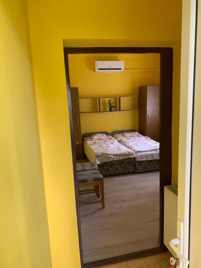 Zsuzsa Apartman Hajduszoboszlo Exterior photo